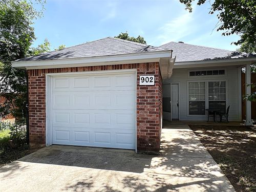 902 Mack Pl, Denton, TX, 76209-6476 | Card Image