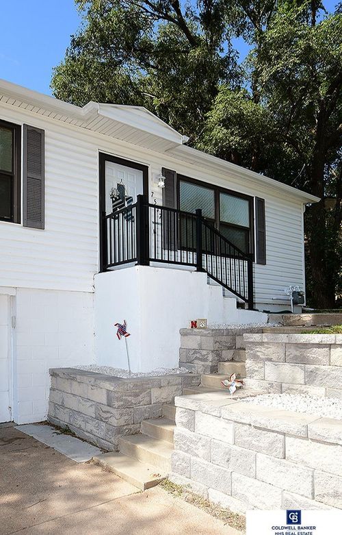 7517 Lillian Ave, La Vista, NE, 68128-3931 | Card Image