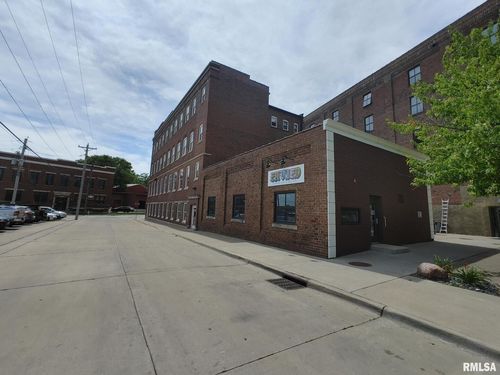 3-101-800 Isabel Bloom Way, Davenport, IA, 52803 | Card Image