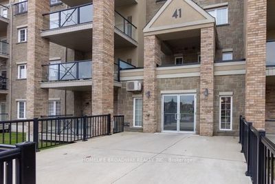 402 - 41 Ferndale Dr S, Condo with 3 bedrooms, 2 bathrooms and 1 parking in Barrie ON | Image 2