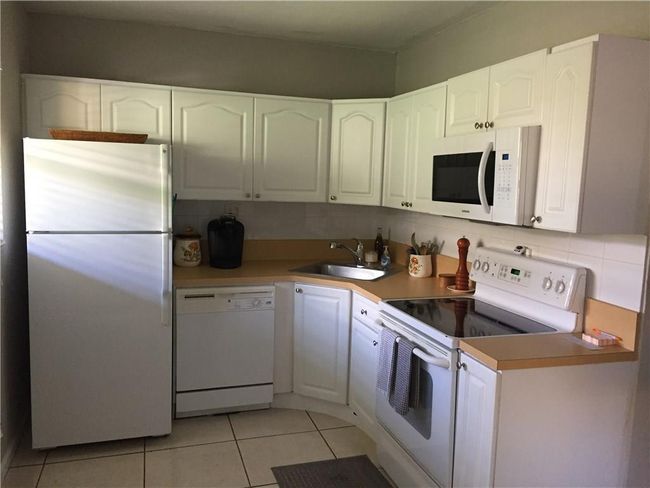 14 - 2741 Ne 8th Ave, Condo with 2 bedrooms, 1 bathrooms and null parking in Wilton Manors FL | Image 10