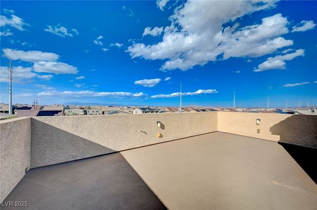 Rooftop Deck for Private Viewing of Surrounding Skyline | Image 53