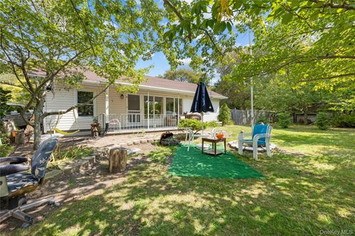 16 Edwards Ave, Calverton, NY, 11933-1644 | Card Image