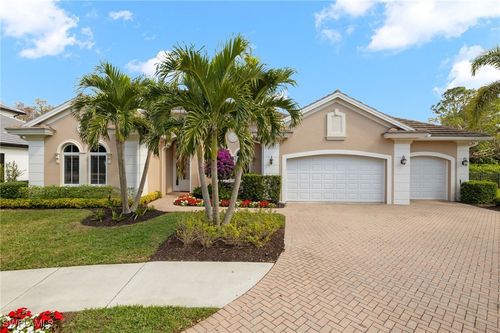 372 Cypress Way W, NAPLES, FL, 34110-1130 | Card Image