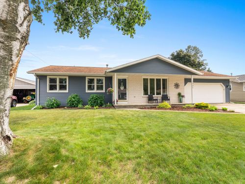 2331 41st St, Two Rivers, WI, 54241-1101 | Card Image