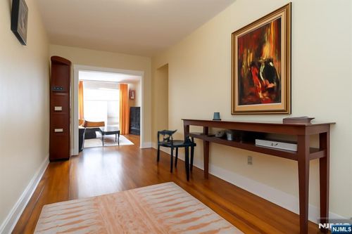 75 Fairview Ave, Jersey City, NJ, 07304-2161 | Card Image