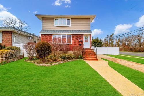 3731 Park Ave, Wantagh, NY, 11793-3715 | Card Image