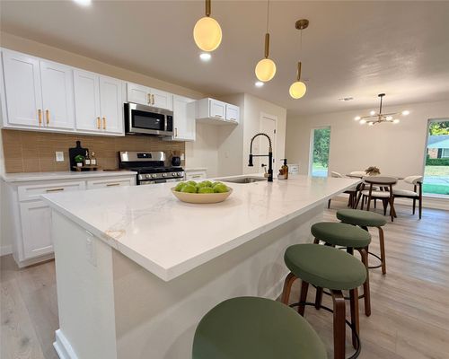 12911 Mitchwin Rd, Farmers Branch, TX, 75234-6605 | Card Image