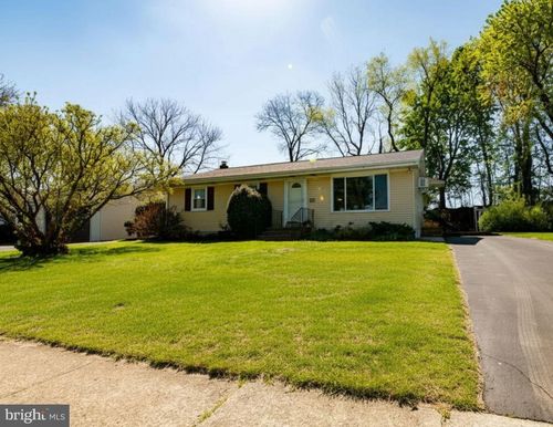 4882 Pine Grove Cir, Allentown, PA, 18106-9558 | Card Image
