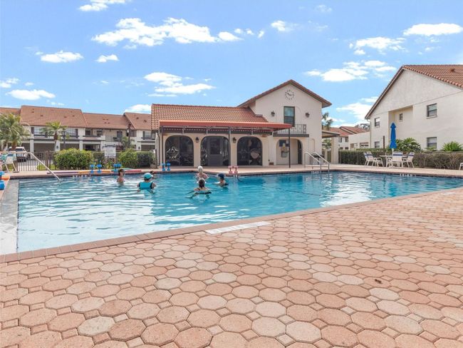 160 - 754 Avenida Estancia, Condo with 2 bedrooms, 2 bathrooms and null parking in Venice FL | Image 3