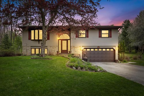 4953 Lake Drive, West Bend, WI, 53095 | Card Image