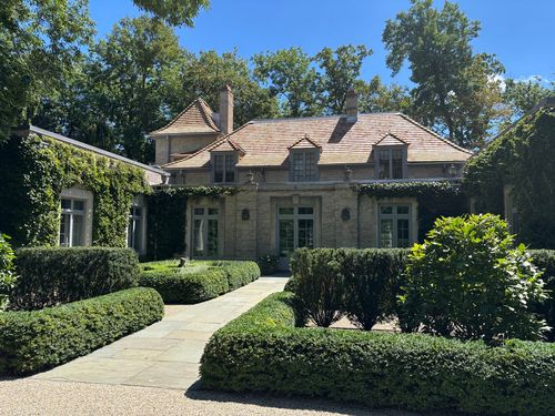 131 Moffett Rd, Lake Bluff, IL, 60044-2811 | Card Image