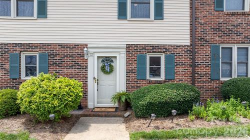 22-1330 5th St Ne, Hickory, NC, 28601-2045 | Card Image