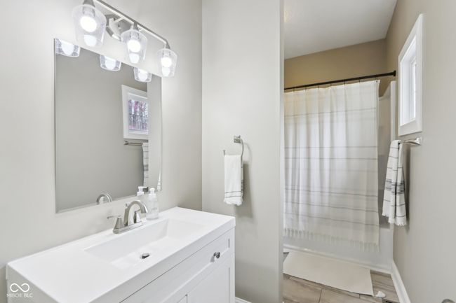 full bathroom featuring baseboards, a shower with shower curtain, and vanity | Image 34