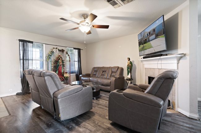 8808 Sagebrush Trl, House other with 4 bedrooms, 3 bathrooms and null parking in Cross Roads TX | Image 5