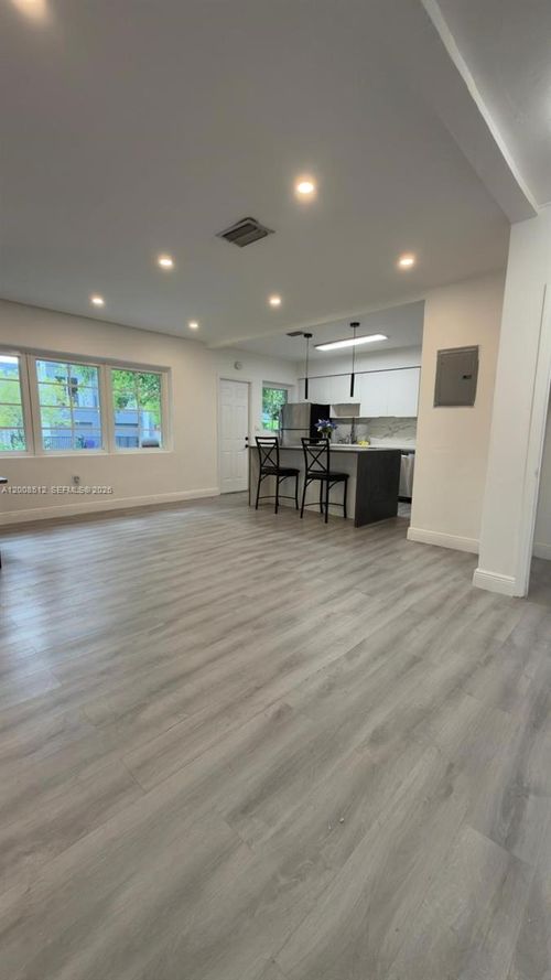 1-501 Ne 70th St, Miami, FL, 33138 | Card Image