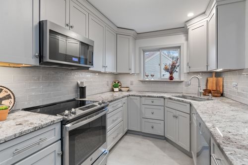 224 Locust Hill Rd, Shelburne, VT, 05482-6381 | Card Image