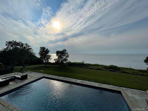 580 Lloyds Ln, Mattituck, NY, 11952-1123 | Card Image