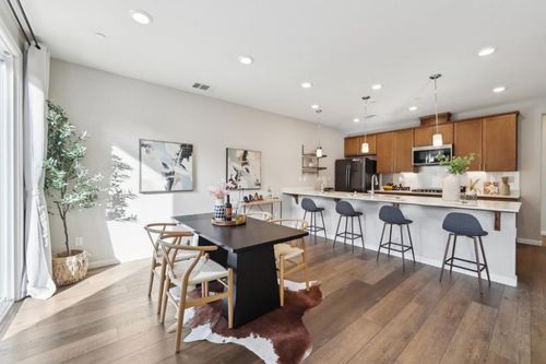 621 Clover Cir, Milpitas, CA, 95035-5049 | Card Image
