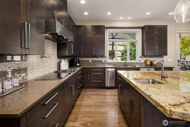 212 5 Th Ave W, House other with 4 bedrooms, 4 bathrooms and 4 parking in Kirkland WA | Image 14