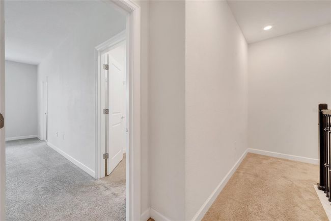 Hallway / Primary | Image 11