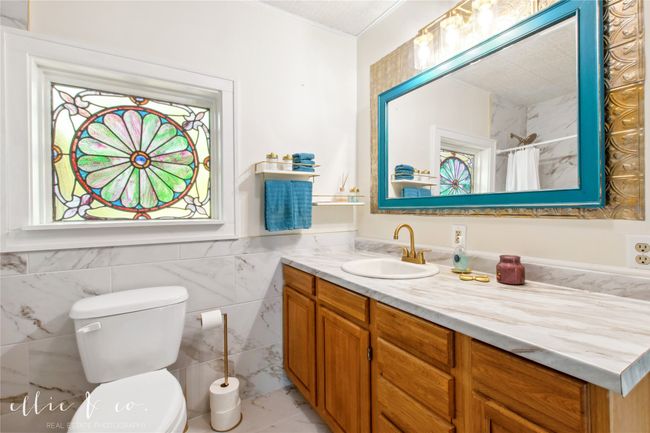 Hall Bathroom featuring stain glass window | Image 20