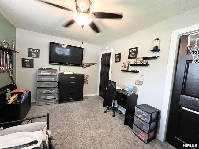 1104 E Poplar St, House other with 3 bedrooms, 2 bathrooms and null parking in Herrin IL | Image 11
