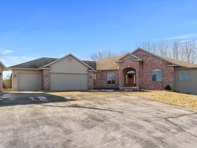 3201 Rolling Hills Dr, House other with 4 bedrooms, 3 bathrooms and null parking in Manitowoc WI | Image 5