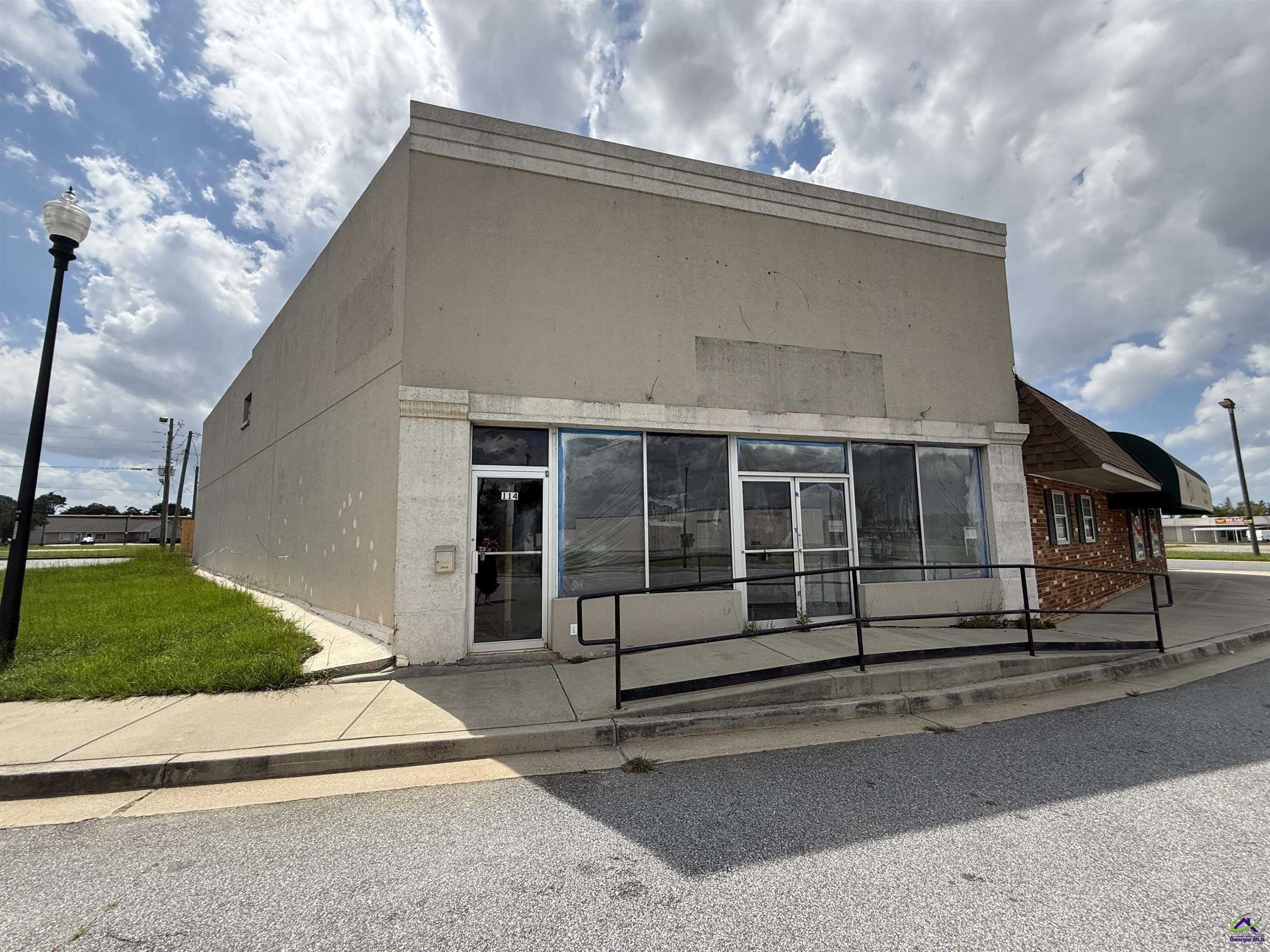 114 S Commercial Cir, Warner Robins, GA 31088