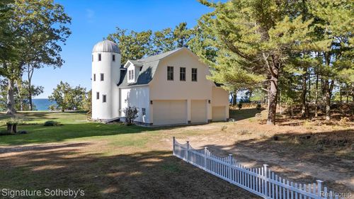 8282 W Harrison Rd, Mears, MI, 49436-9351 | Card Image