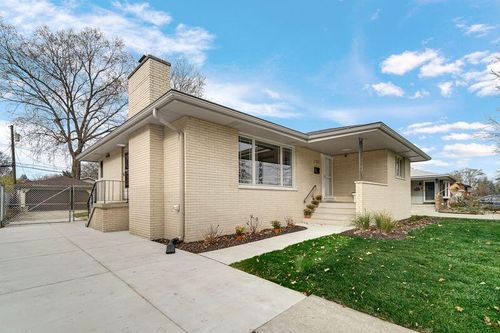 8224 Beech Ave, Munster, IN, 46321-1405 | Card Image