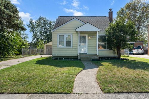 16106 Chesterfield Ave, Eastpointe, MI, 48021-4805 | Card Image