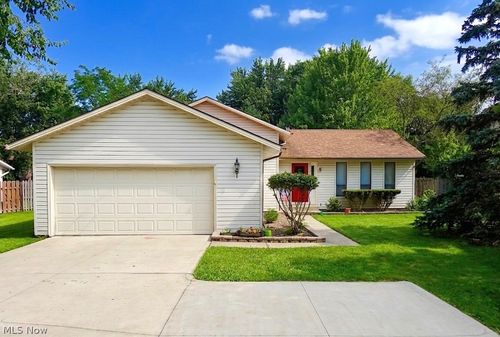13286 Boston Rd, Strongsville, OH, 44136-8304 | Card Image
