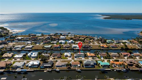 121 Sinclair St Se, PORT CHARLOTTE, FL, 33952-9140 | Card Image