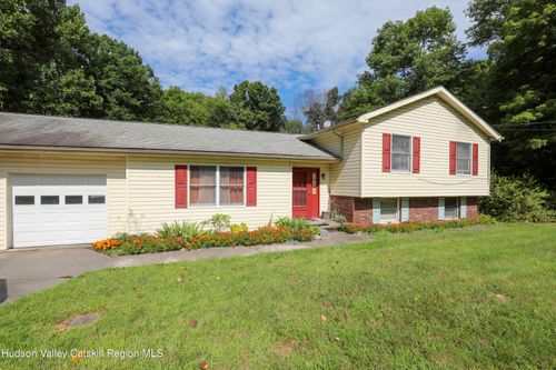 38 Roxanne Blvd, Highland, NY, 12528-2827 | Card Image