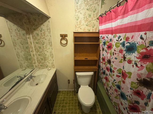 116 Rambling Dr, House other with 3 bedrooms, 2 bathrooms and null parking in Canyon Lake TX | Image 15