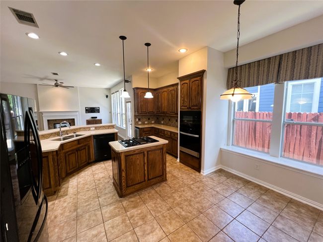 2503 Grizzly Run Ln, House other with 3 bedrooms, 2 bathrooms and null parking in Euless TX | Image 11