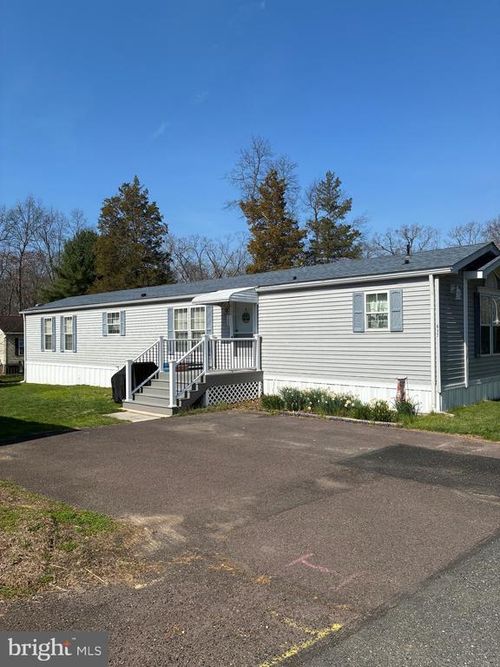 617 Willow Dr, GREEN LANE, PA, 18054-2040 | Card Image