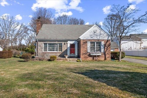 12 Maple Ave, Bethpage, NY, 11714-2217 | Card Image