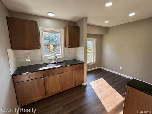 7612 Rockdale, Redford, MI, 48239-1021 | Card Image