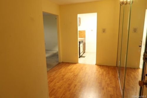 apt-5l-135 Post Ave, Westbury, NY, 11590-3161 | Card Image