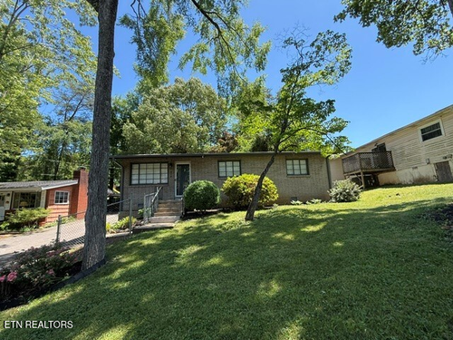 228 Tall Oaks Dr, Knoxville, TN, 37920-3137 | Card Image
