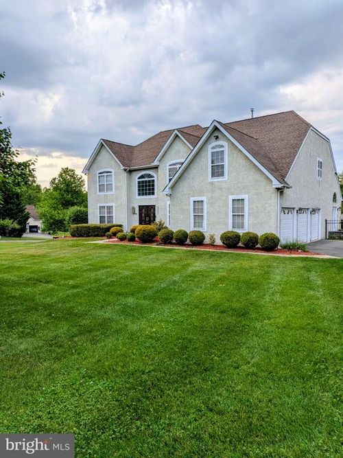 611 Tall Pines Ln, Horsham, PA, 19044-1802 | Card Image