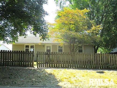 602 W 3rd St, Delavan, IL, 61734-9657 | Card Image