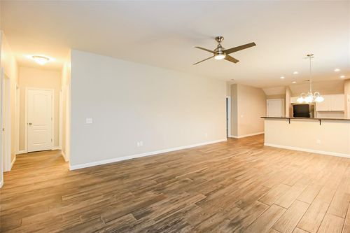 7108 Meadow Lake Dr, Yukon, OK, 73099-6033 | Card Image