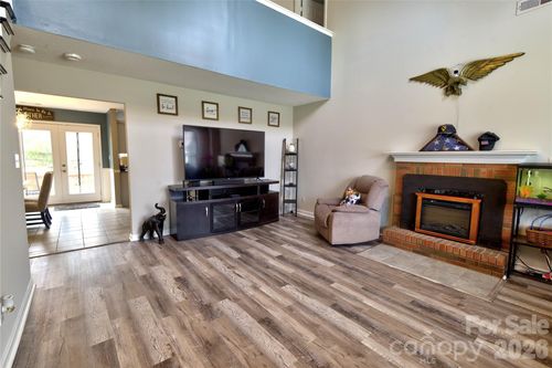 518 Lisa Carol Dr, Mooresville, NC, 28115-7903 | Card Image