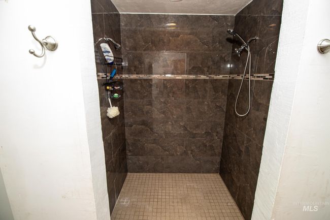Bathroom with tiled shower | Image 37