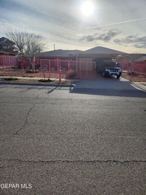 1431 Lost Pines Lane, El Paso, TX, 79936 | Card Image