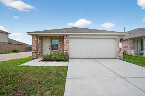 16600 Lonely Pines Dr, Conroe, TX, 77302-8315 | Card Image