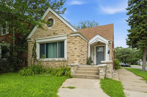 8559 Phillips Ave, Chicago, IL, 60617-2340 | Card Image